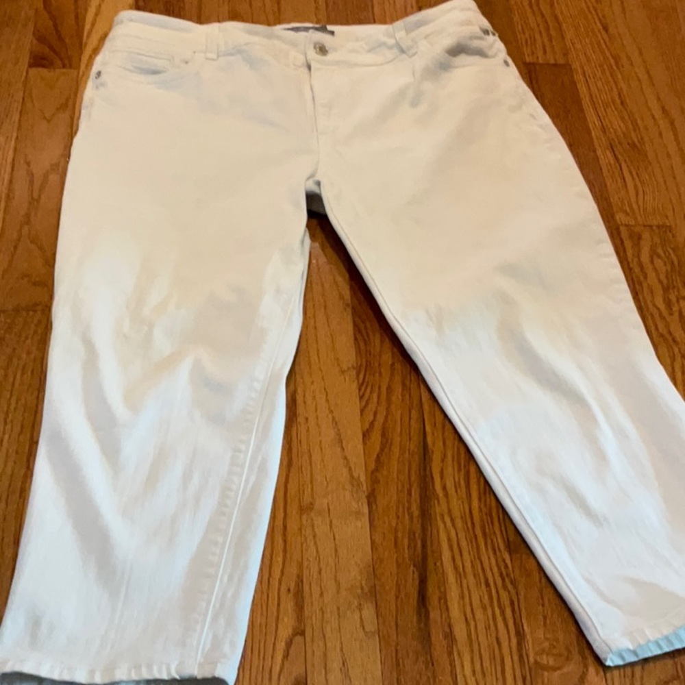 Chico’s~White So Slimming 💚